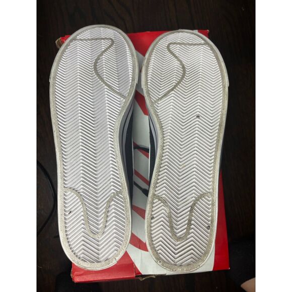 Nike Charge Sneaker - Men's - Picture 9 of 10